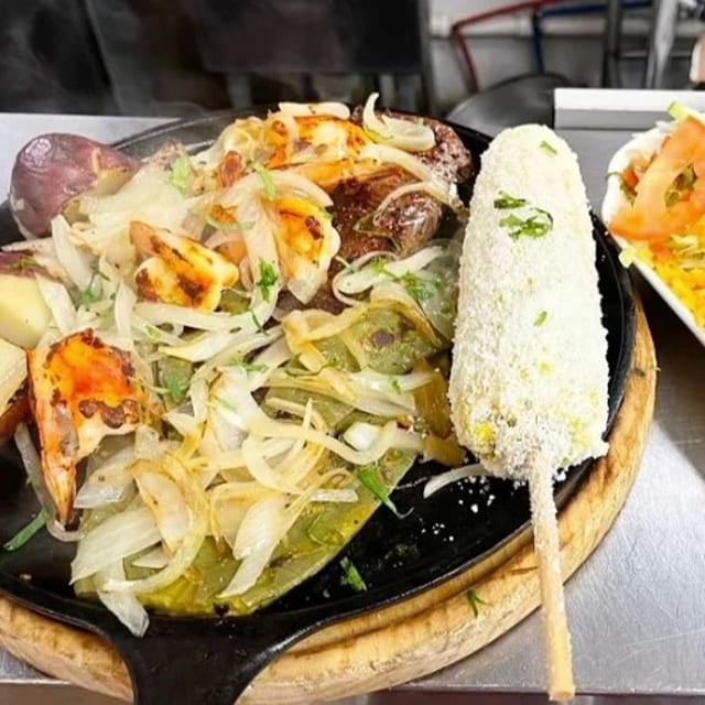 Carne Asada Con Camarones.